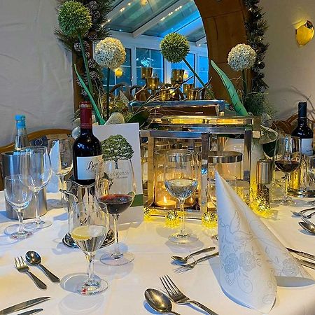 Hotel Friedenseiche Нойкирхен-Флюн Екстериор снимка
