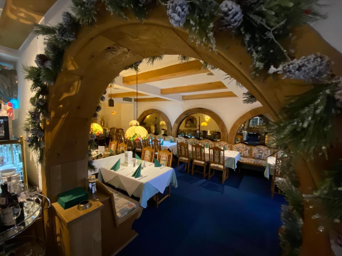 Hotel Friedenseiche Нойкирхен-Флюн Екстериор снимка