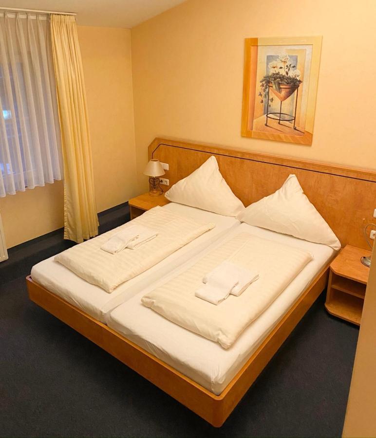 Hotel Friedenseiche Нойкирхен-Флюн Екстериор снимка