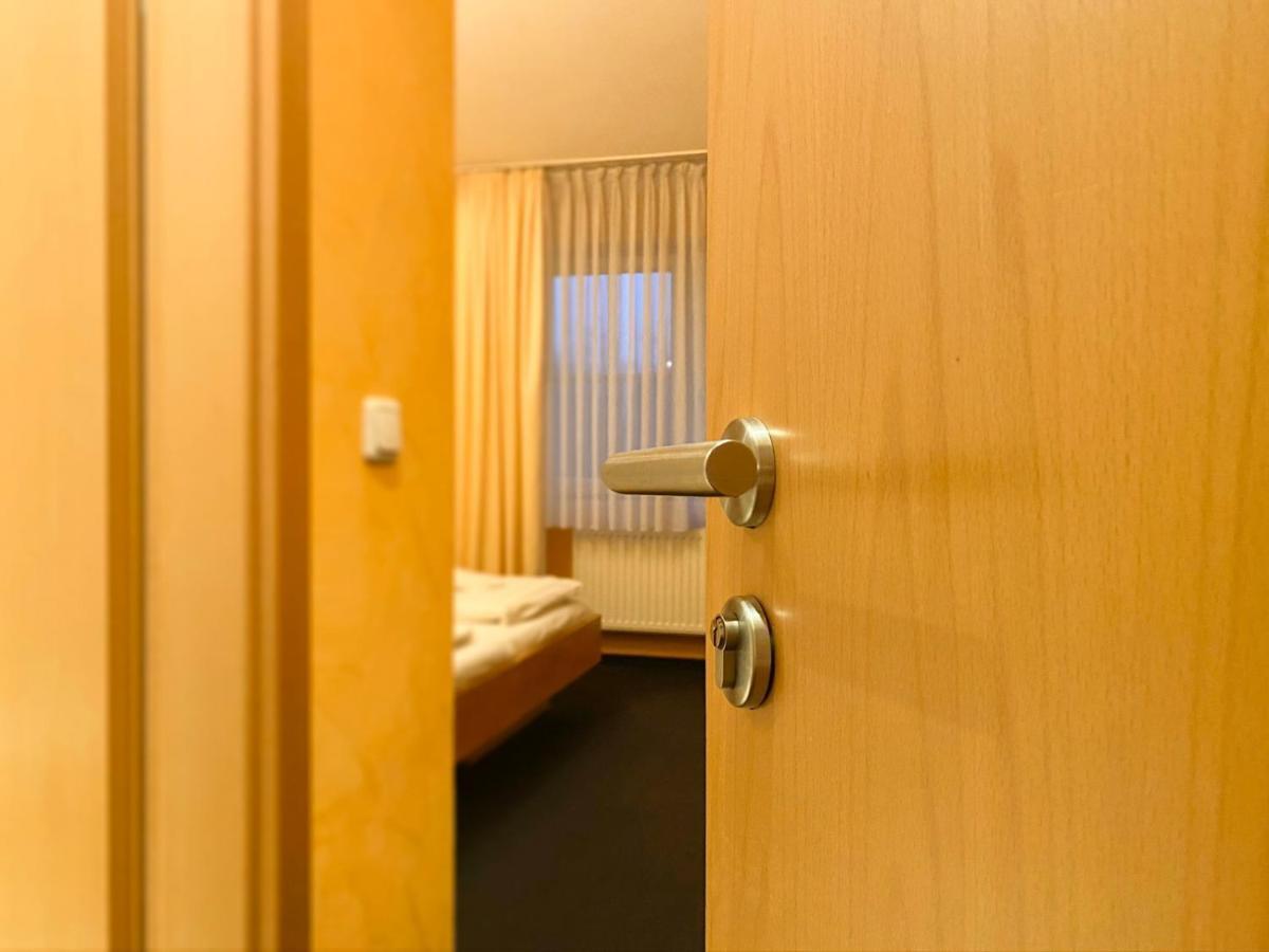 Hotel Friedenseiche Нойкирхен-Флюн Екстериор снимка