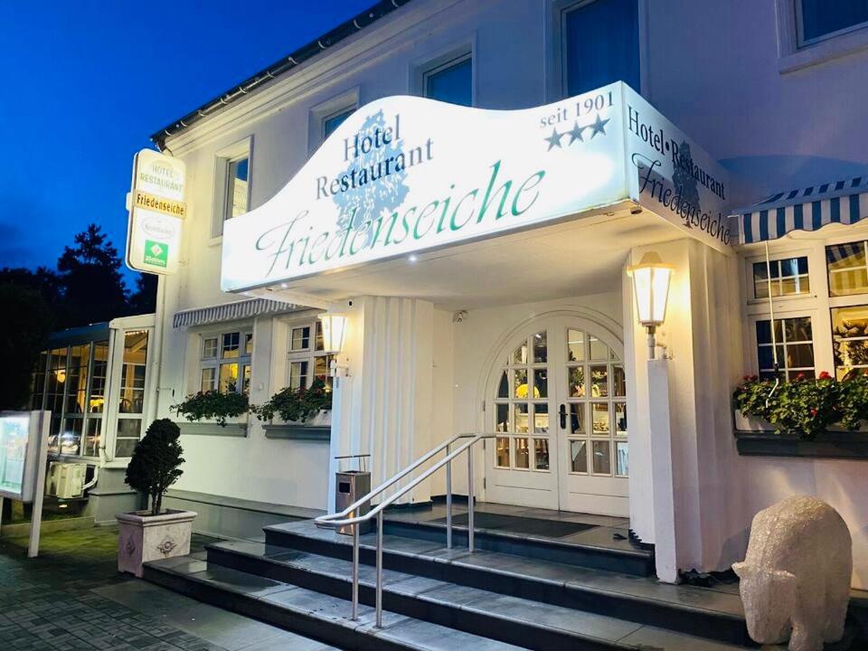 Hotel Friedenseiche Нойкирхен-Флюн Екстериор снимка