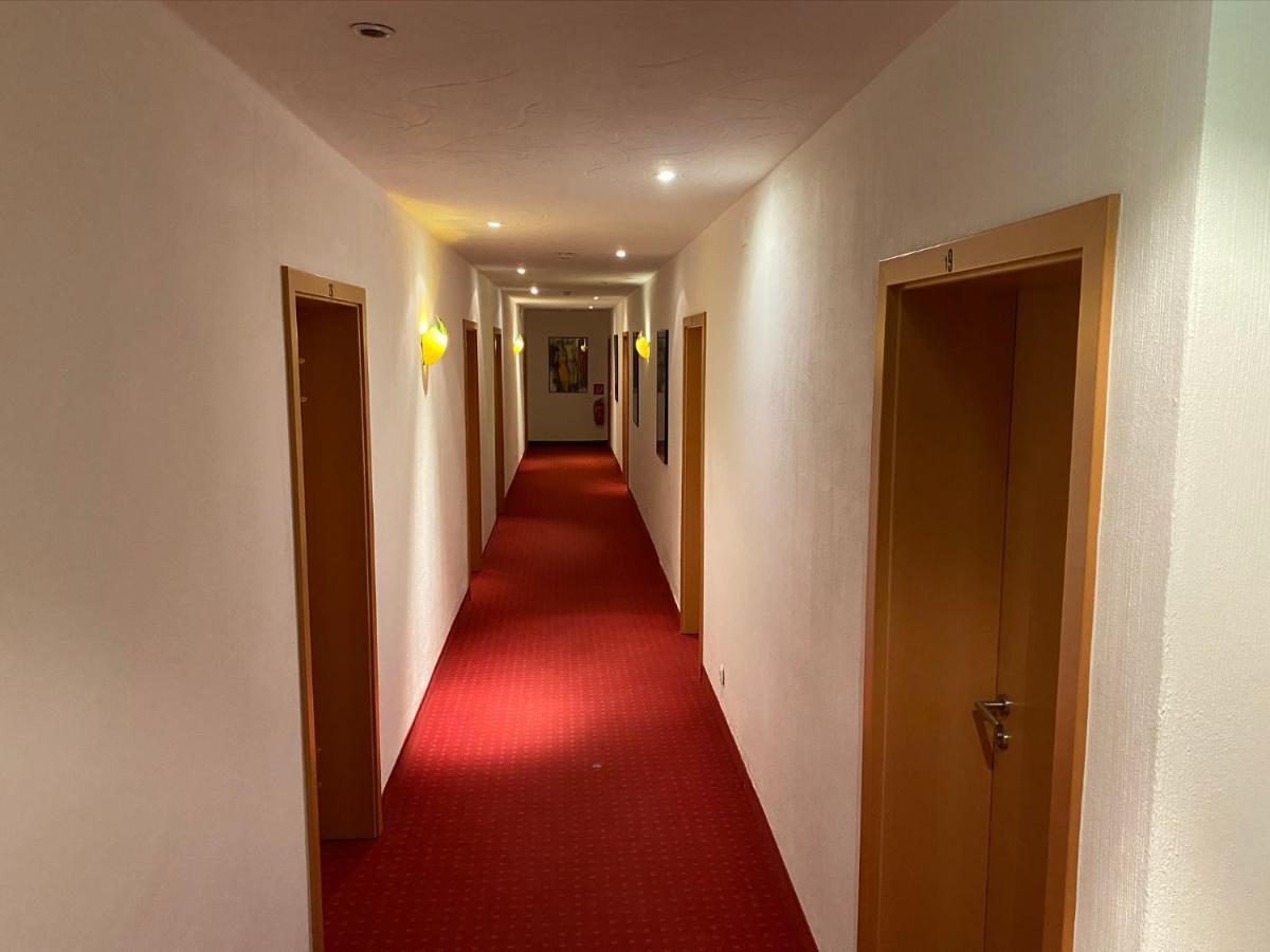 Hotel Friedenseiche Нойкирхен-Флюн Екстериор снимка