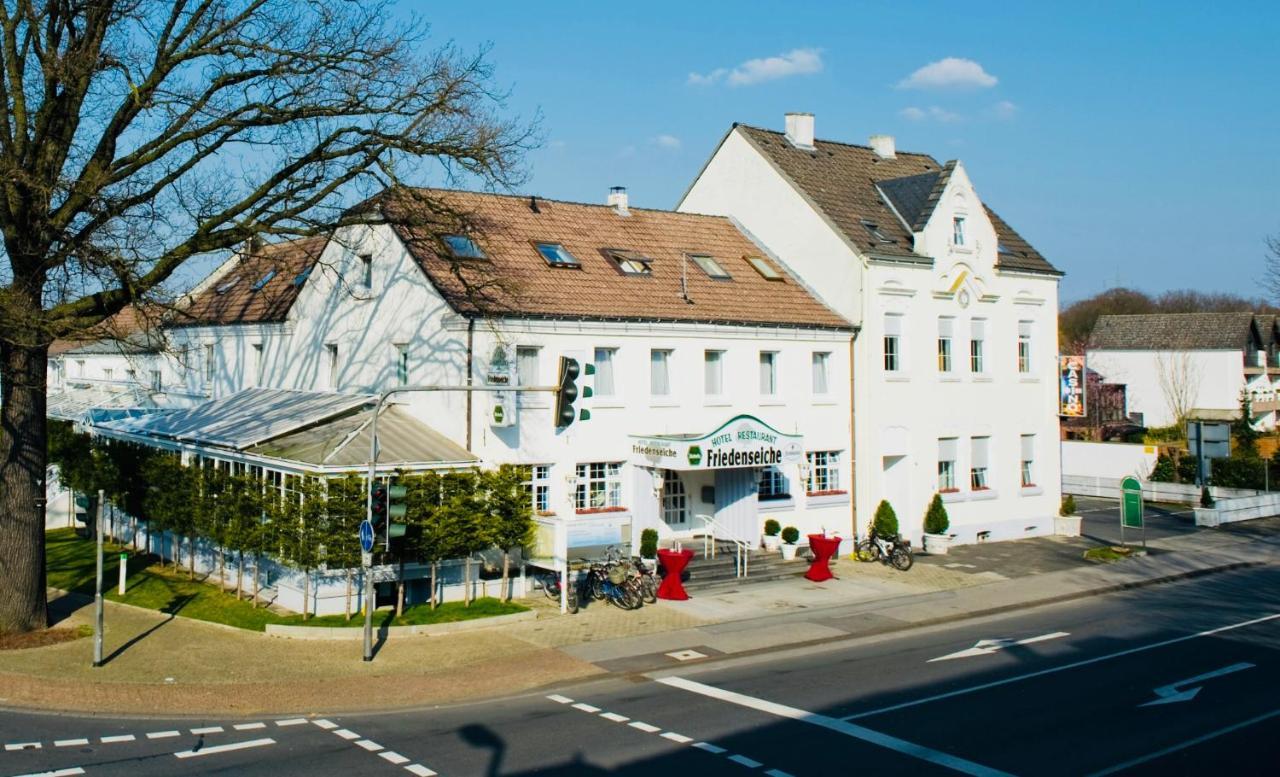 Hotel Friedenseiche Нойкирхен-Флюн Екстериор снимка