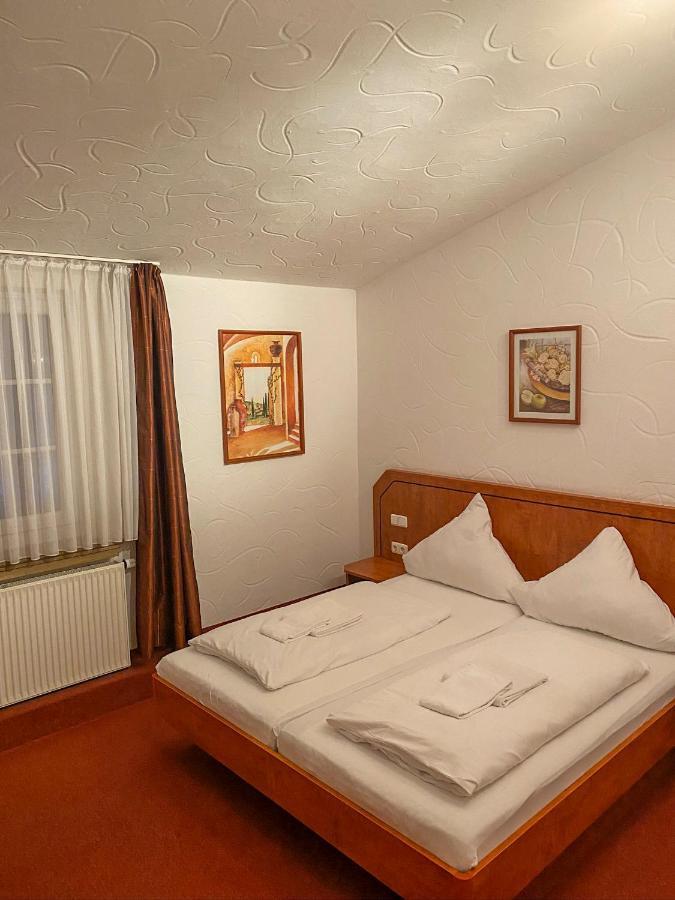 Hotel Friedenseiche Нойкирхен-Флюн Стая снимка